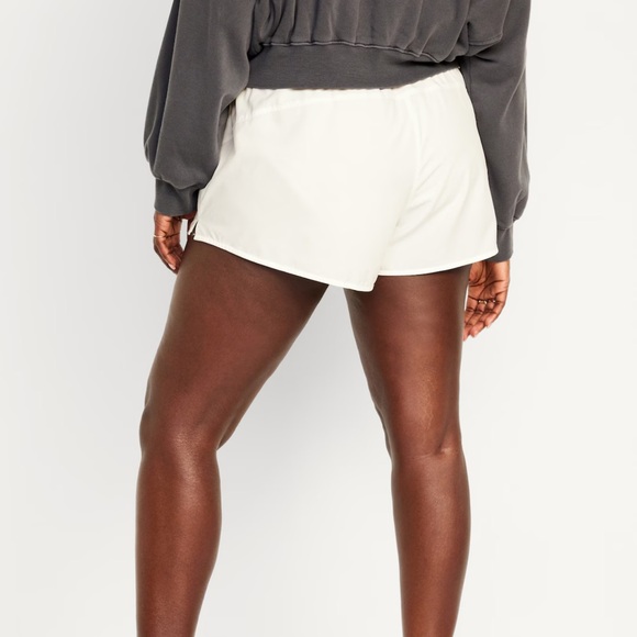 NWT OLD NAVY Mid-Rise StretchTech Run Shorts -- 3-inch inseam Color: Magnolia - Picture 6 of 10